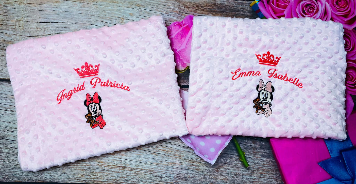 Păturică roz brodată cu nume și Minnie