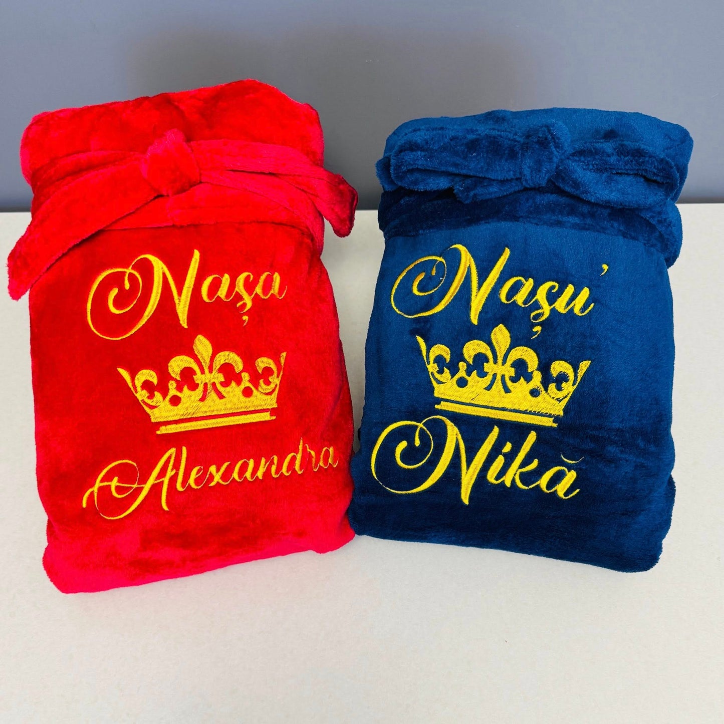 Set 2 halate și cutie vin nași "Muțumim că ne-ați fost alături"