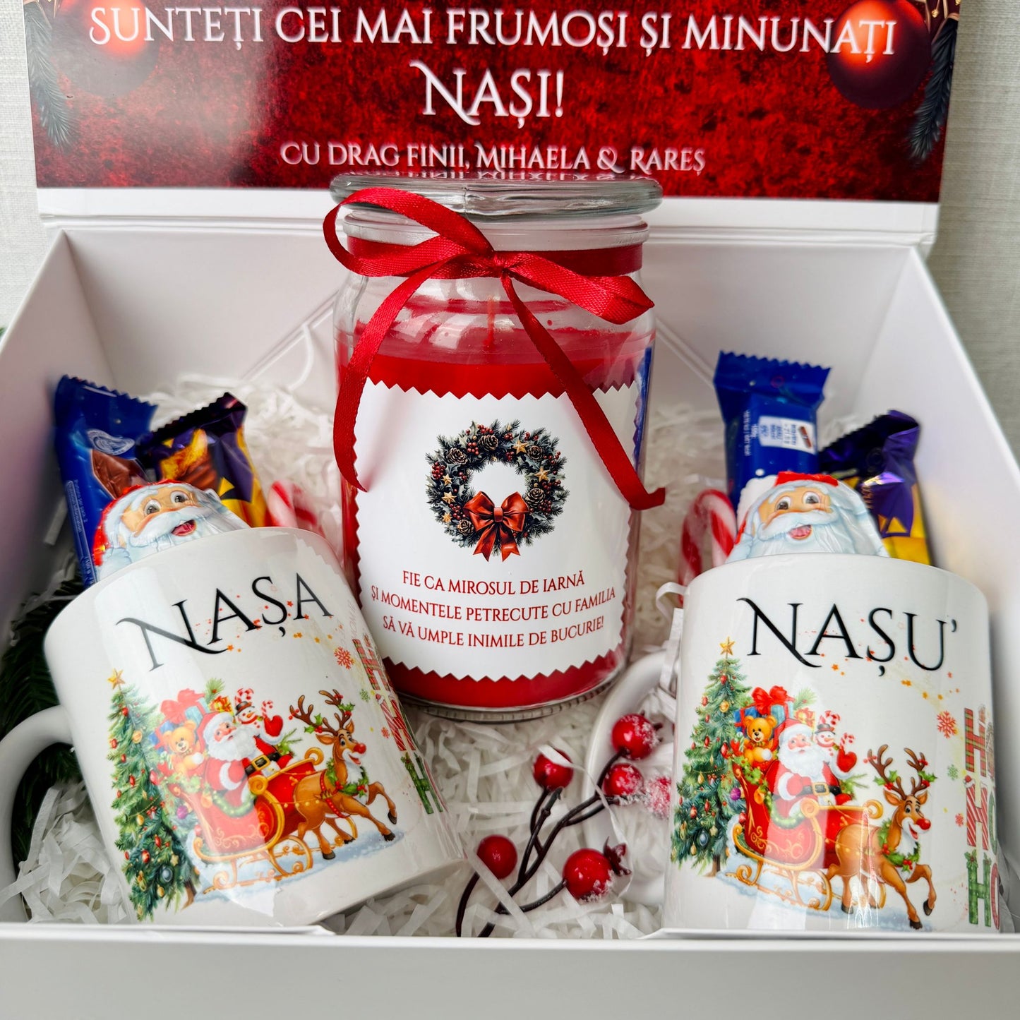 Cutie Cadou Crăciun – 2 căni cu dulciuri și lumânare