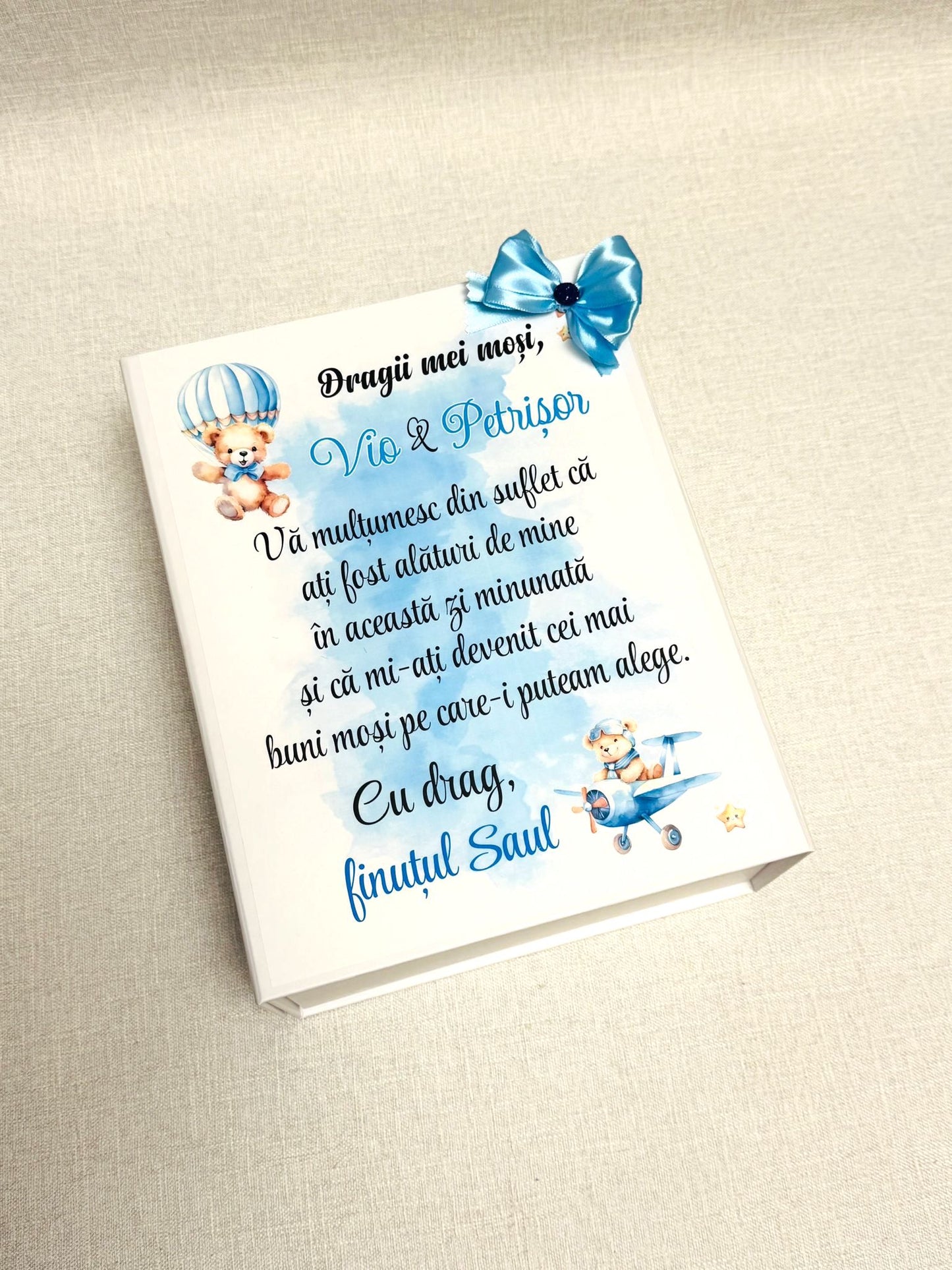 Set cadou personalizat pentru Moșii de Botez – Pahare, Vin, Ciocolată și Cutie