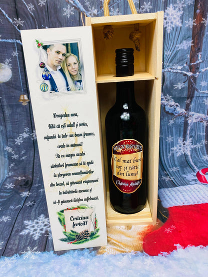 Sticlă de vin și cutie de lemn cu poza și mesaj de Crăciun