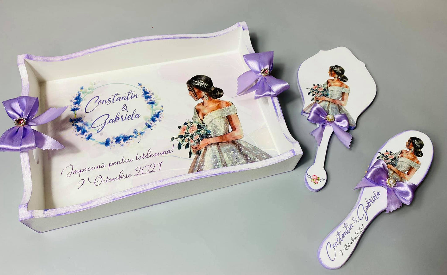 Set de gătit mireasa Gabriela - Tavă, oglindă și perie
