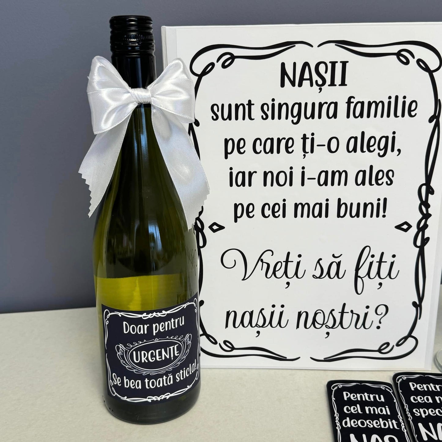Cutie vin alb "Vreți să fiți nașii noștri"