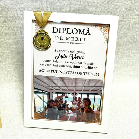 Diplomă de merit cu poză și medalie