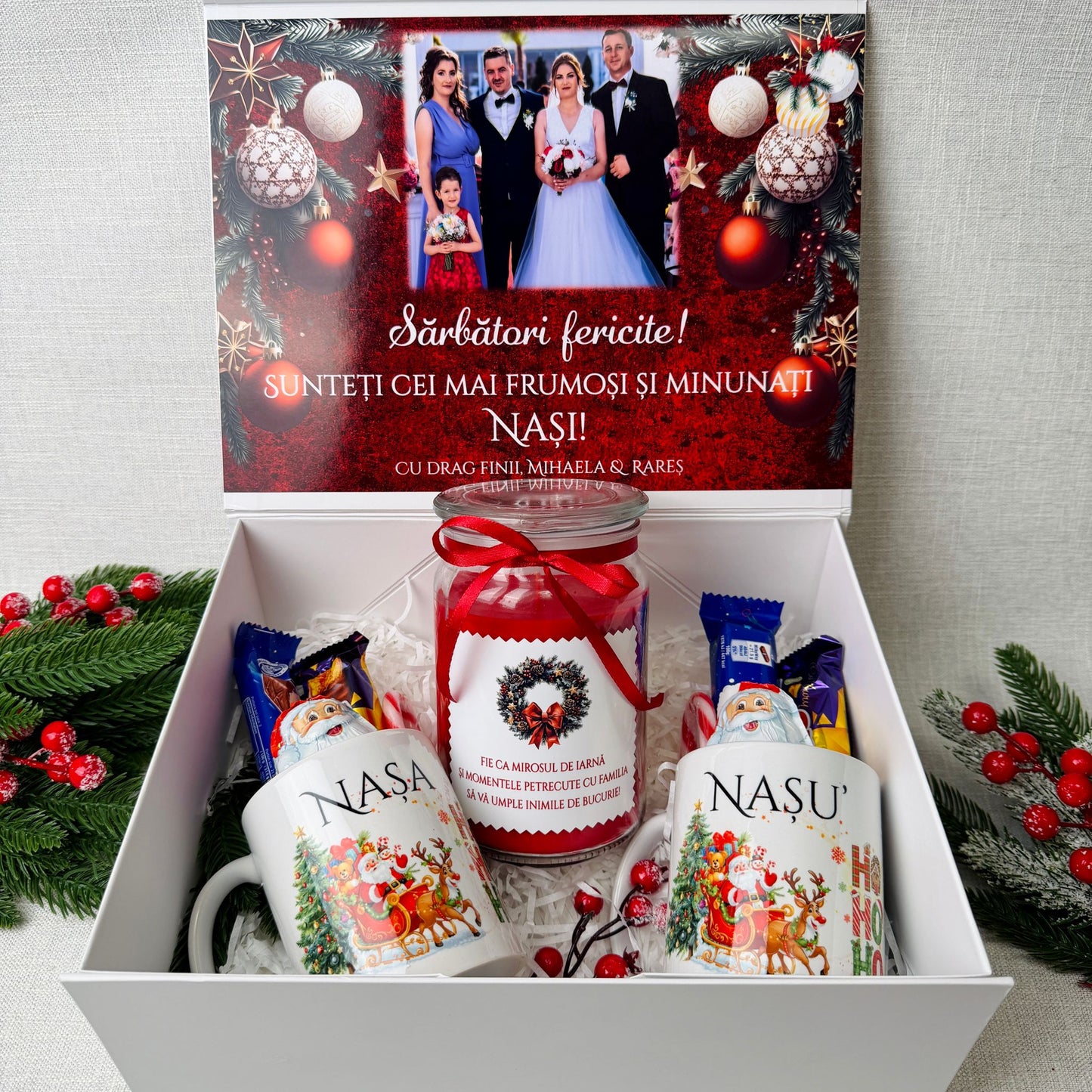 Cutie Cadou Crăciun – 2 căni cu dulciuri și lumânare