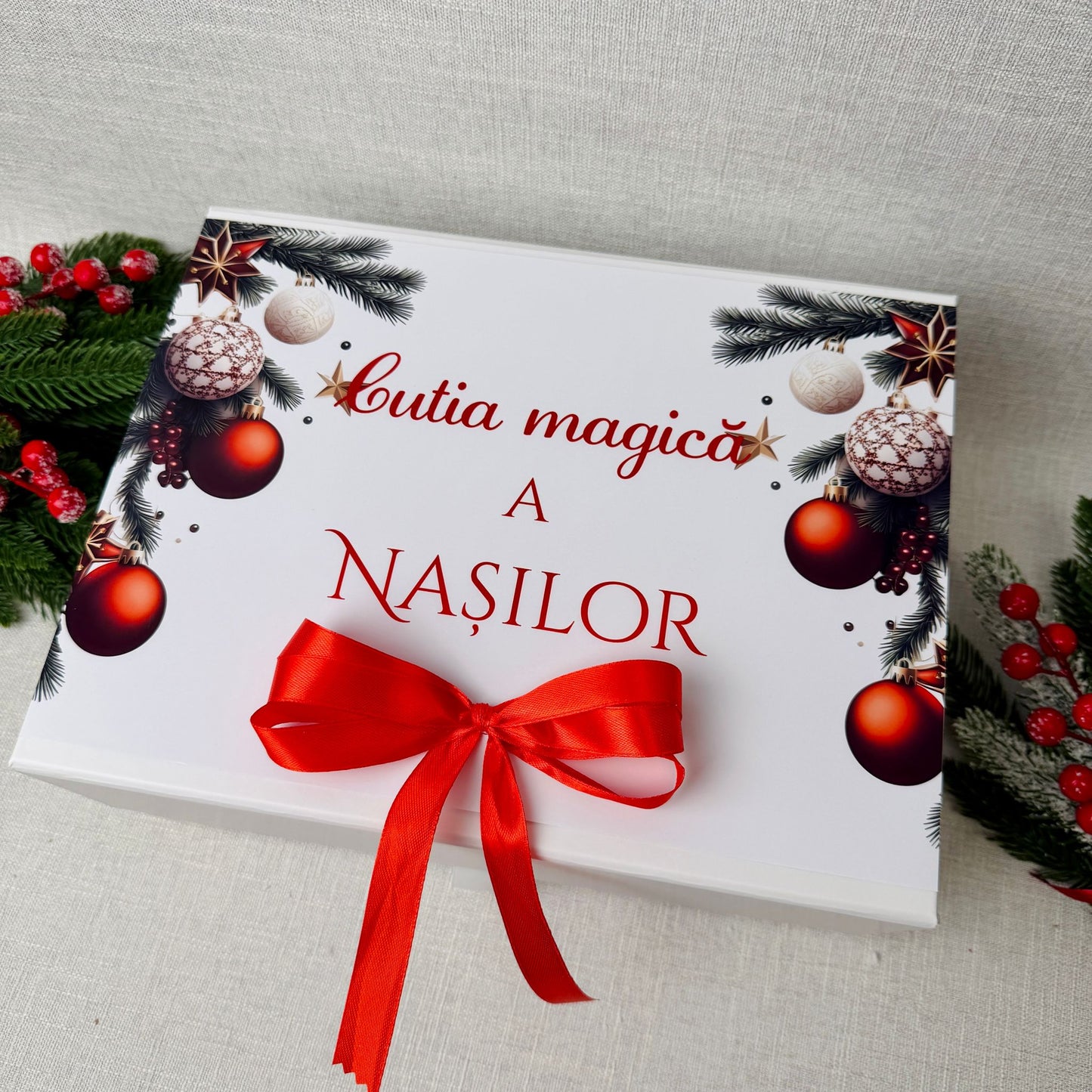 Cutie Cadou Crăciun – Sticlă vin, 2 căni și Ferrero Rocher