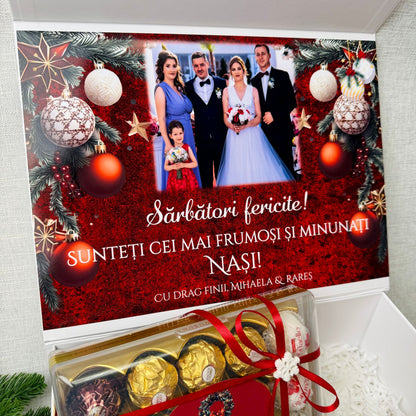 Cutie Cadou Crăciun – Sticlă vin, 2 căni și Ferrero Rocher