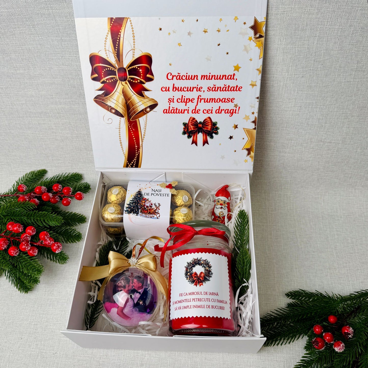 Cutie Cadou Crăciun – Glob, Lumânare și Ferrero Rocher