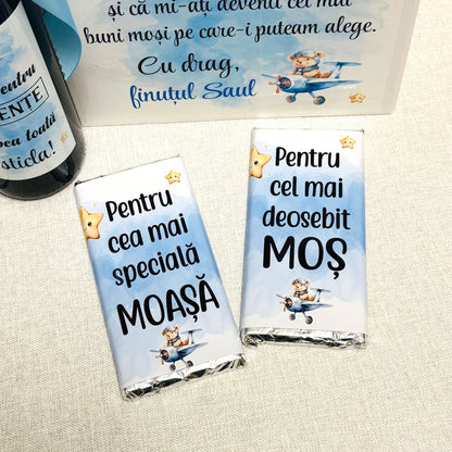 Set cadou personalizat pentru Moșii de Botez – Pahare, Vin, Ciocolată și Cutie