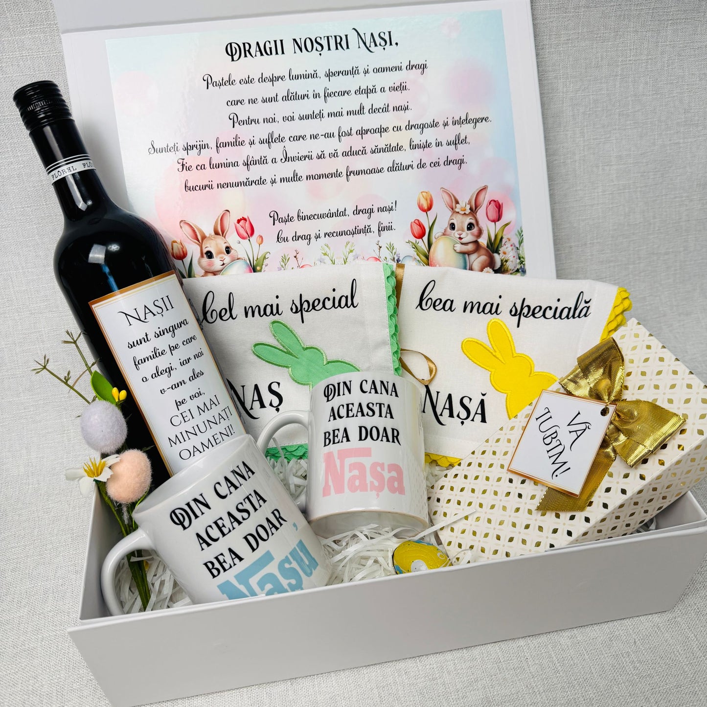 Cutie pentru nași cu vin, 2 căni, 2 prosoape și ciocolată - tematica Paște