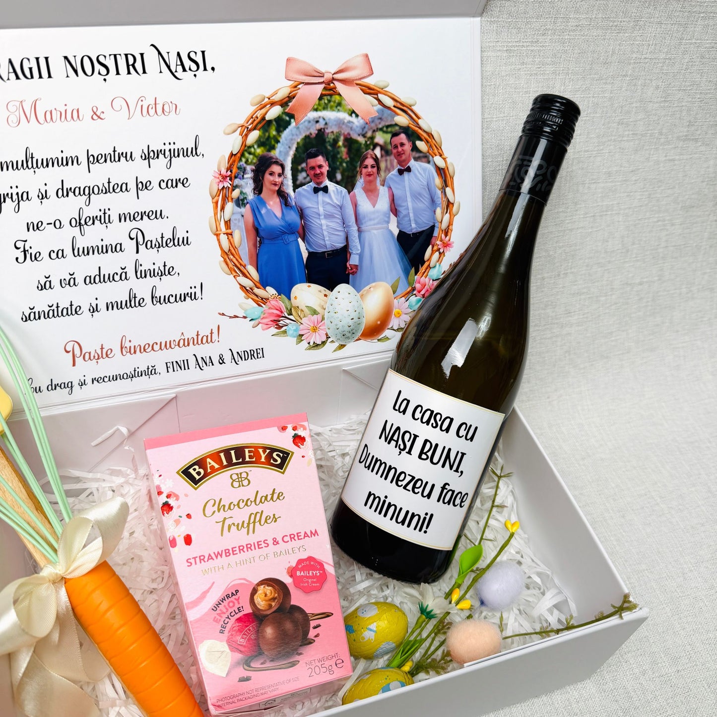 Cutie pentru nași cu vin, set spatulă+tel și bomboane - tematica Paște