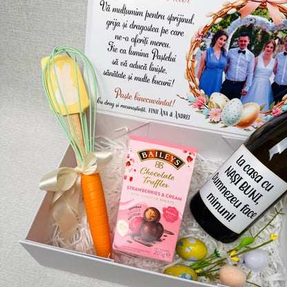 Cutie pentru nași cu vin, set spatulă+tel și bomboane - tematica Paște