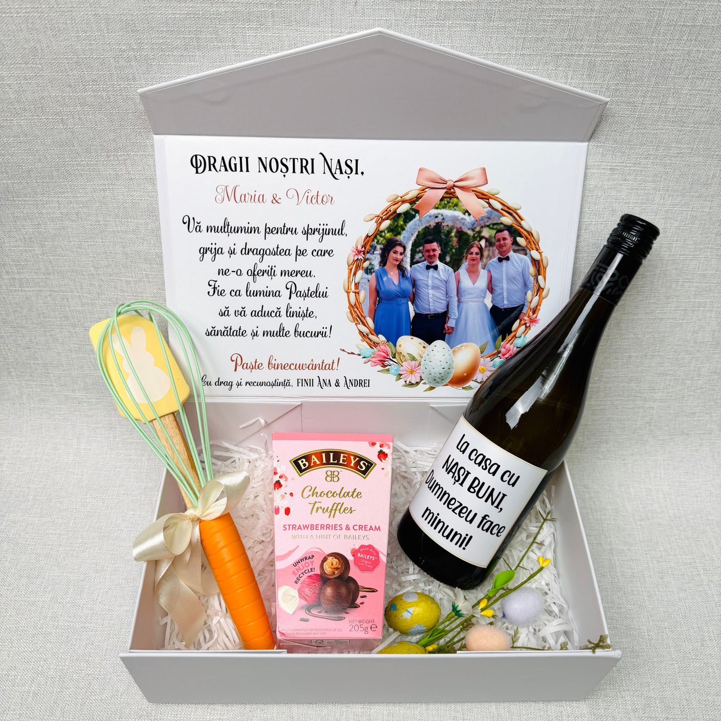 Cutie pentru nași cu vin, set spatulă+tel și bomboane - tematica Paște