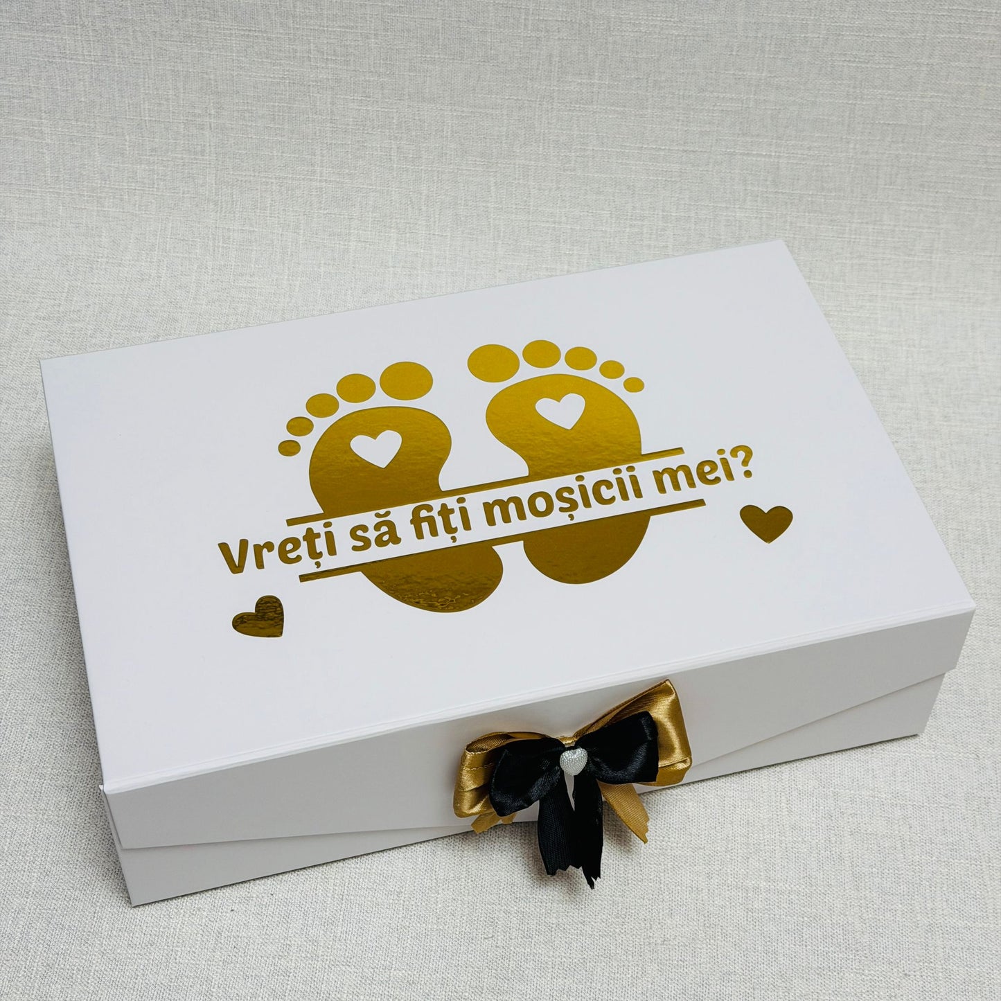 Cutie vin alb cu poza "Vreți să fiți moșicii mei"