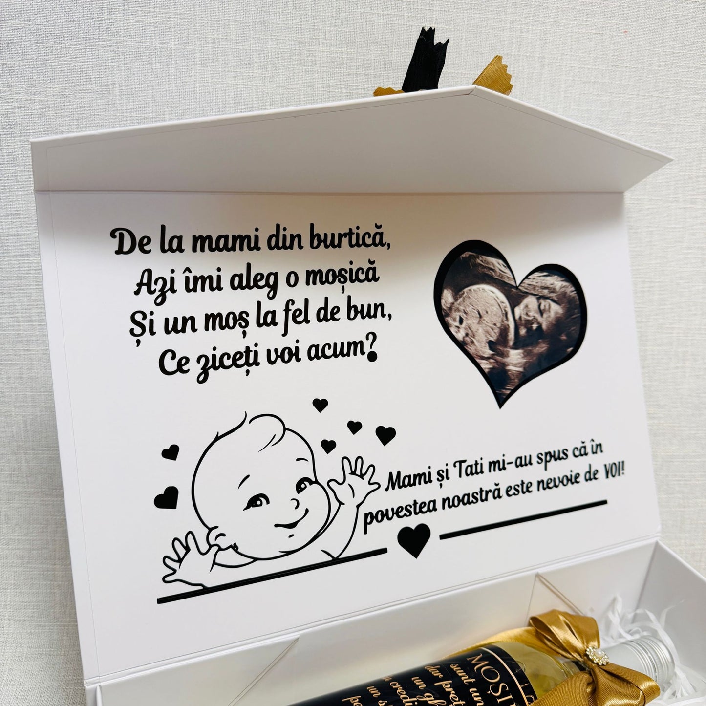 Cutie vin alb cu poza "Vreți să fiți moșicii mei"