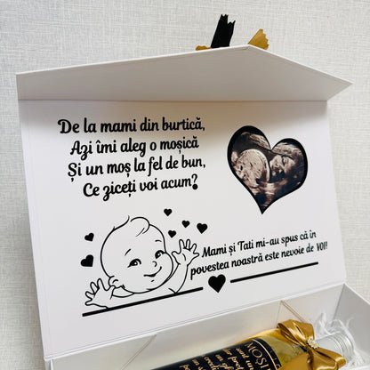 Cutie vin alb cu poza "Vreți să fiți moșicii mei"
