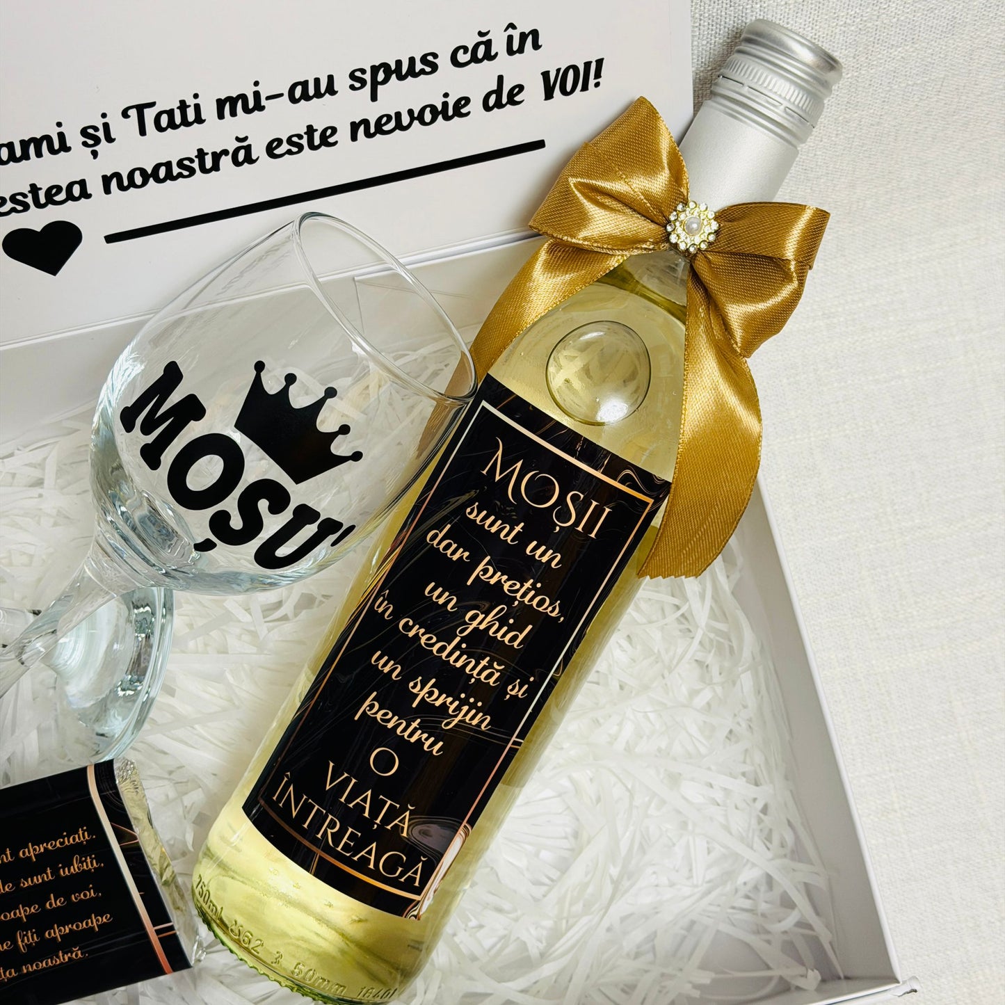 Cutie vin alb cu poza "Vreți să fiți moșicii mei"