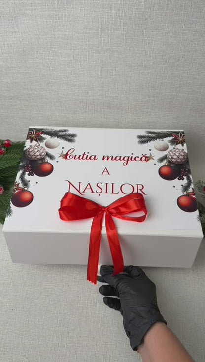 Cutie Cadou Crăciun – 2 căni cu dulciuri, glob și magnet de frigider